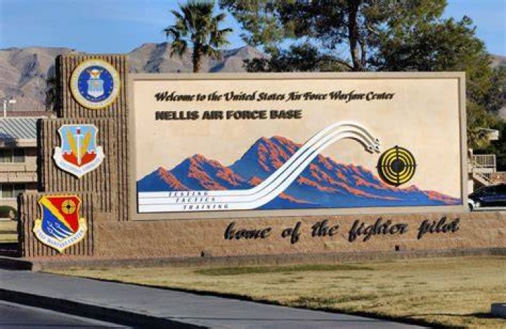 Does nellis afb have housing?