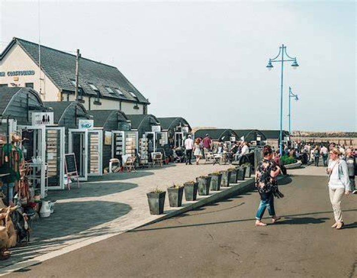 What shops are in amble?